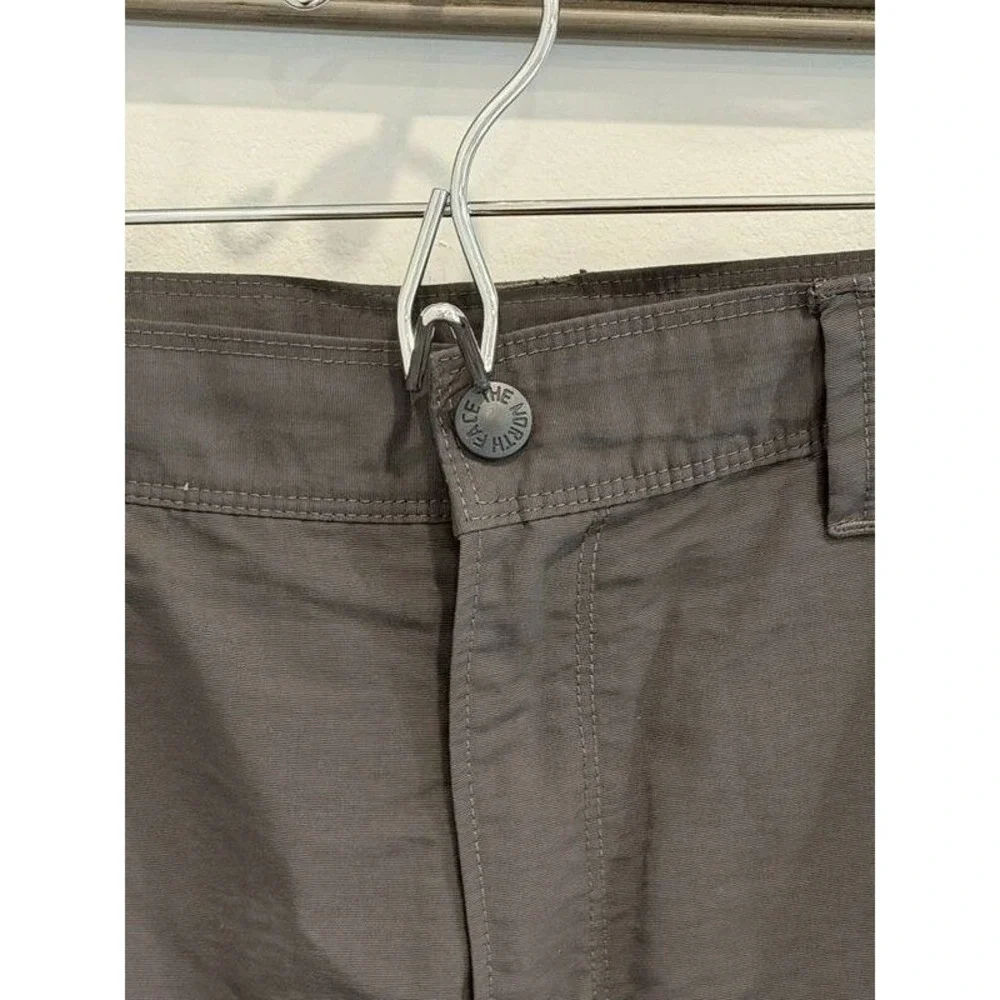The North Face Mens Dark Gray Ripstop Shorts AXEZ Nylon Size 36